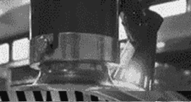 ロースターの上にあるダクト。天蓋式ダクト